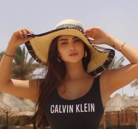 هدي الاتريبي تستمتع بعطلتها الصيفية علي البحر-شاهد