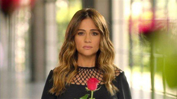 شاهد .. بالصورة - جوليا بطرس تدلي بصوتها في الإنتخابات النيابية والجمهور يتفاعل