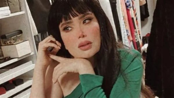 عبير صبري بتاخد رأيك في قصة شعرها الجديدة