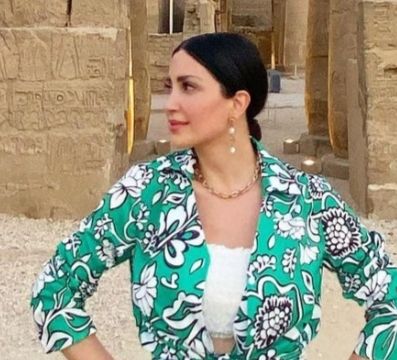 بإطلالة مبهجة.. نسرين طافش تتألق في معبد الاقصر- شاهد