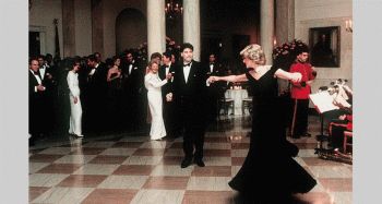 شاهد .. فشل بيع فستان ارتدته الأميرة ديانا ورقصت مع جون ترافولتا.. وهذا السبب