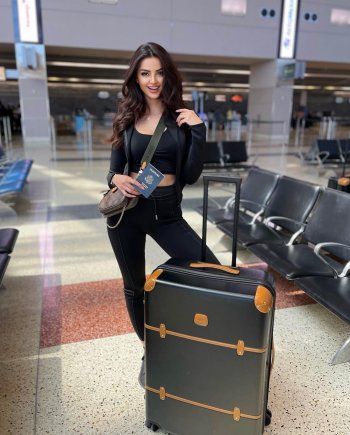 شاهد .. ماهلاغا جابري تخطف الجمهور بصور عفوية من المطار