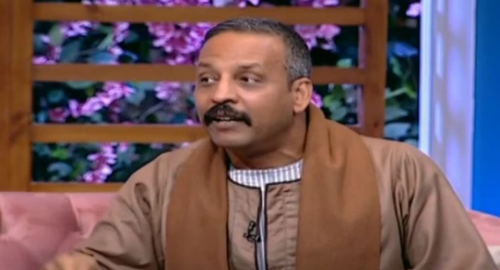 بالفيديو – تعرف علي عم “حسن قناوي” مصحح اللهجة الصعيدية في الكبير اوي