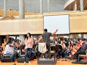 شاهد .. بالصور - بروفات مكثفة لـ أميرة سليم في كواليس التحضير بمرور ٢٠ عاما على إفتتاح مكتبة الاسكندرية