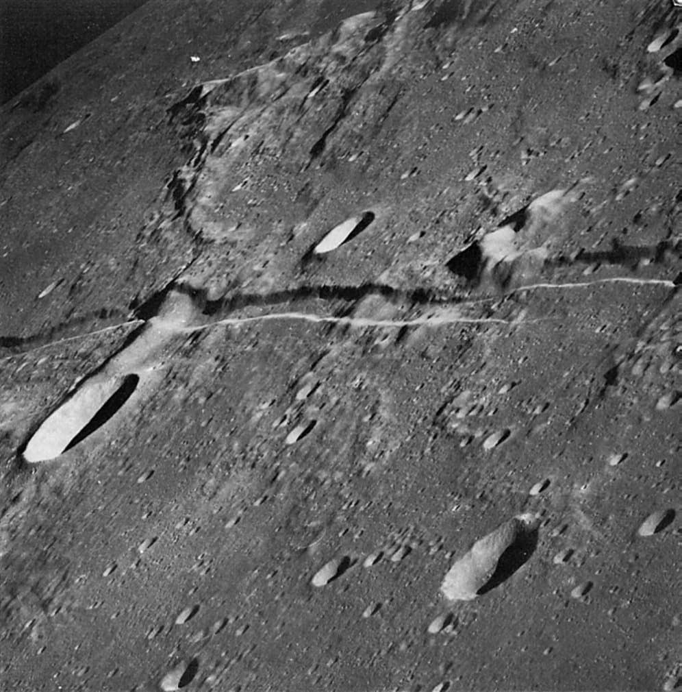 أخبار مصر | شاهدوا.. انشقاق القمر 2022.. ناسا توقف الجدل حوله وتحسمه على السوشيال ميديا