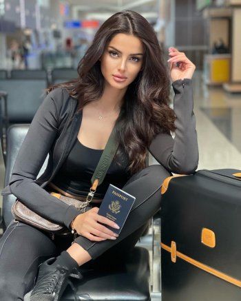 شاهد .. ماهلاغا جابري تخطف الجمهور بصور عفوية من المطار