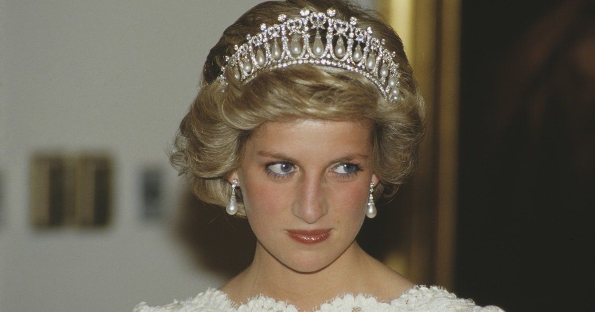 شاهد .. فشل بيع فستان ارتدته الأميرة ديانا ورقصت مع جون ترافولتا.. وهذا السبب