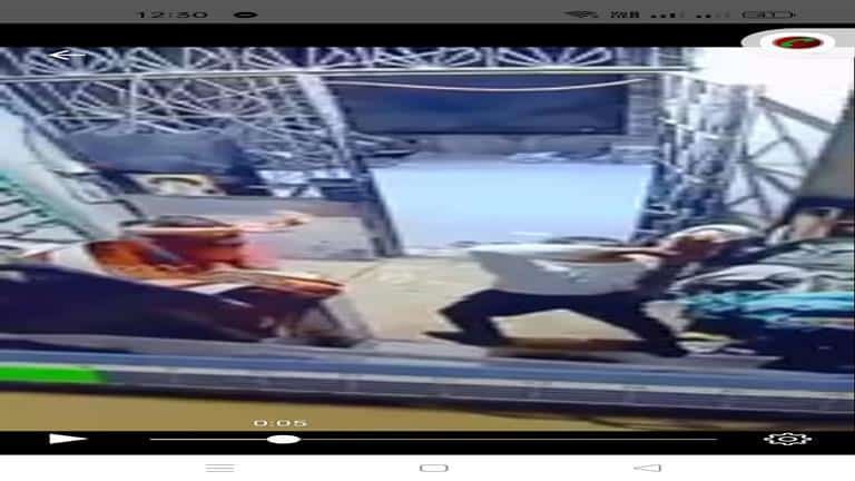 أخبار مصر | بالصور.. فيديو منتشر لاعتداء زوج على زوجته.. 21 ثانية وحشية وضرب بالشومة