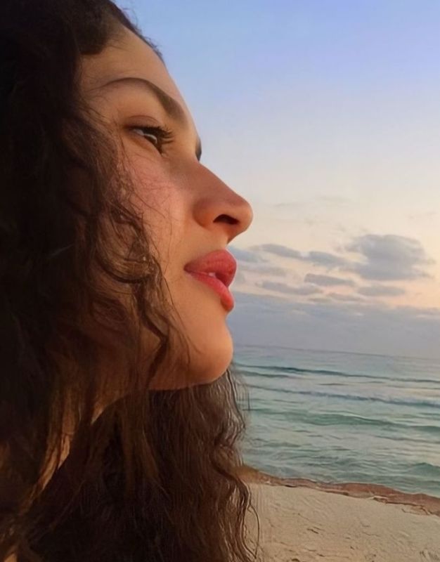 من علي الشاطئ.. ندي موسي توجه رسالة لمتابعيها- شاهد