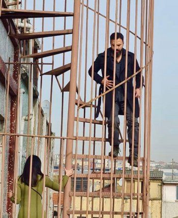 شاهد .. تيم حسن بصورة مع زينة مكي من كواليس تصوير فيلم "الهيبة"