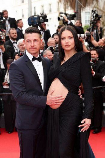 شاهد .. أدريانا ليما بفستان يظهر حملها خلال مهرجان كان السينمائي الدولي