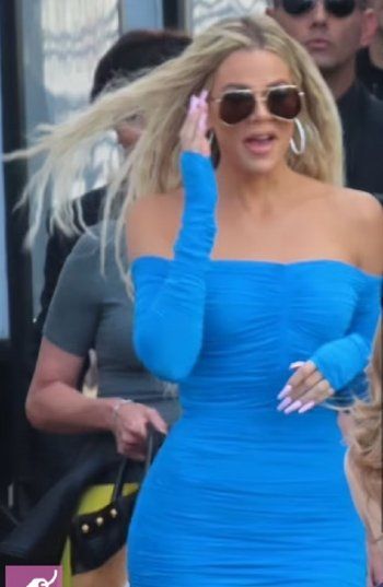 شاهد .. بالصورة - كلوي كارداشيان في فستان يبرز منحنياتها كم يبلغ سعره؟