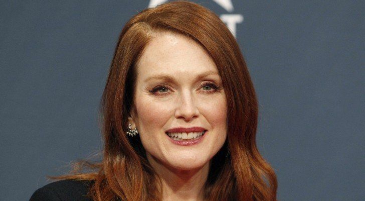 شاهد .. بالصورة - جوليان مور تتألق على السجادة الحمراء في مهرجان كان الدولي