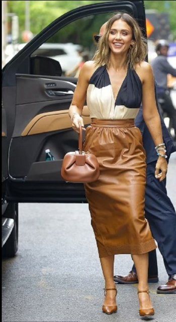 شاهد .. بالصورة - جيسيكا ألبا بإطلالة ربيعية ملفتة