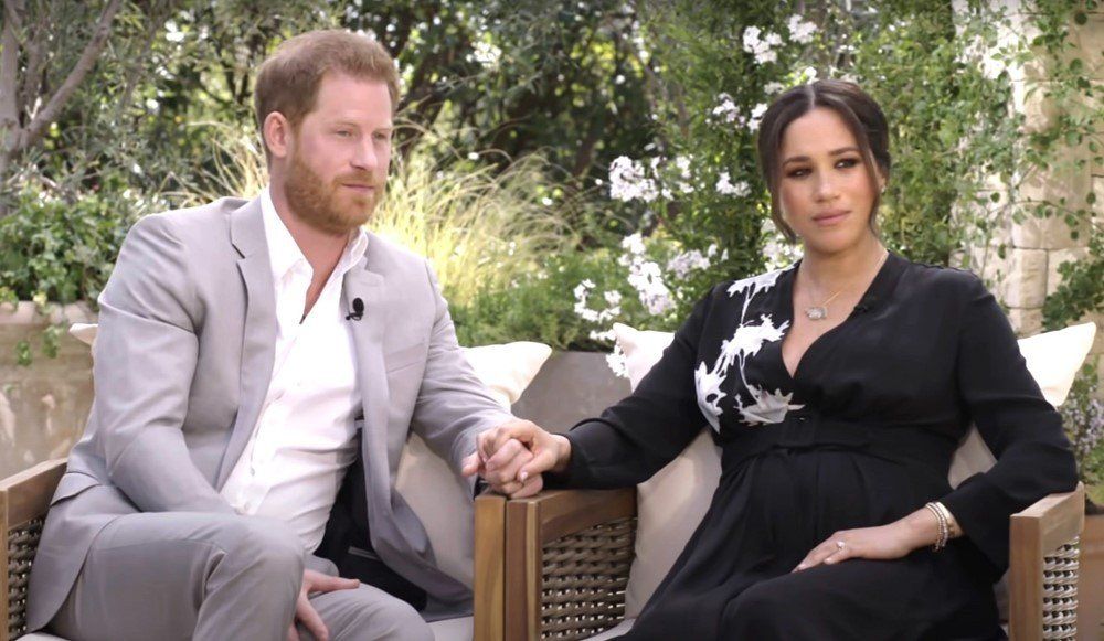 شاهد .. الأمير هاري وميغان ماركل يثيران مخاوف العائلة الملكية