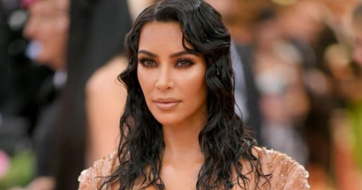 شاهد .. كيم كارداشيان تظهر بدون مكياج والإختلاف الكبير بمظهرها لا يصدق!