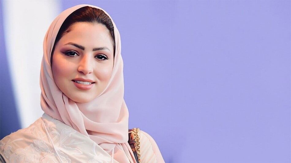 مذيعة سعودية زي القمر قررت خلع الحجاب علنا صوت وصورة – شاهد
