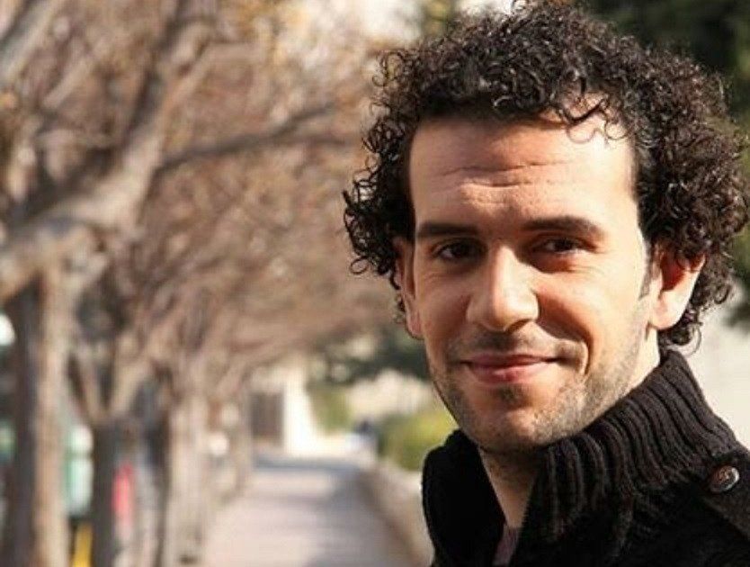 شاهد .. كرم الشعراني يعزي طليقته لوريس قزق بوفاة والدها