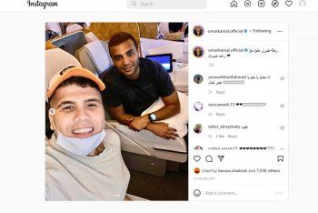 شاهد .. بالصورة - عمر كمال يستمتع برحلة طيرانه مع هذا الشخص