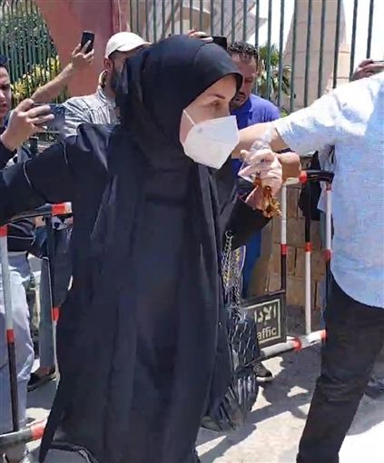 بالصور – تشيع جثمان سمير صبرى بحضور كامل لنجوم الفن