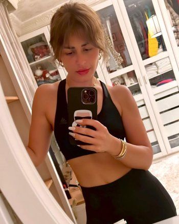 شاهد .. بالصور- منة فضالي تستعرض قوامها الرشيق