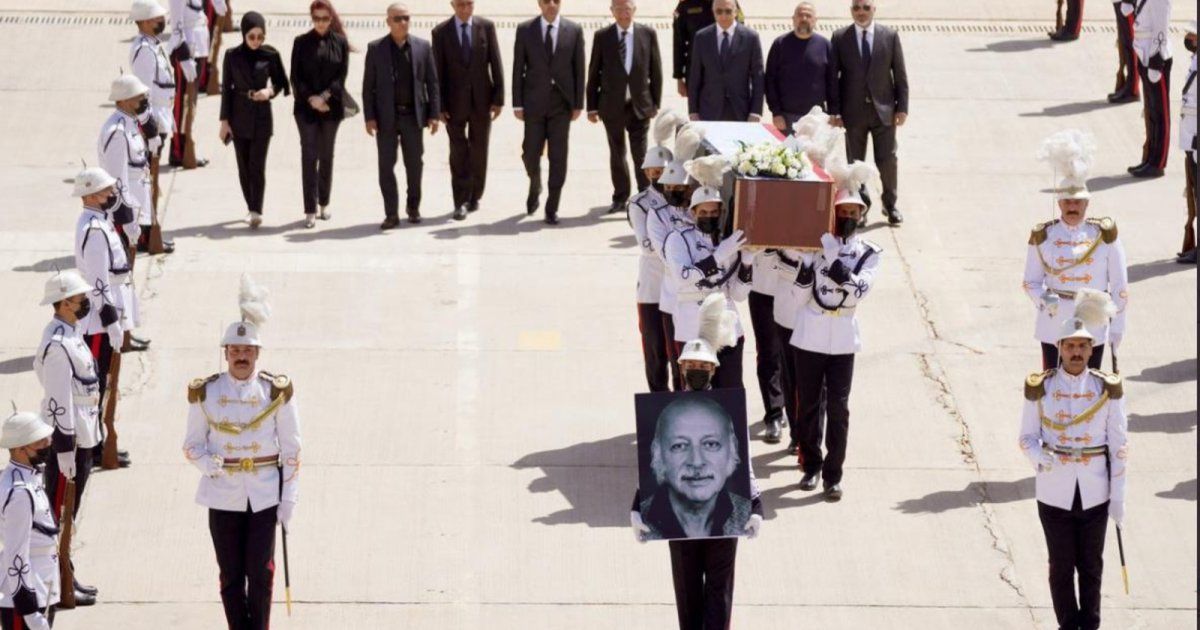 شاهد .. العراق تودع الشاعر مظفر النواب بتشييع رسمي وجثمانه عاد بطائرة رئاسية