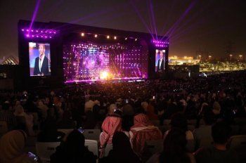 شاهد .. كاظم الساهر يحيي مهرجان الغناء بالفصحى في السعودية