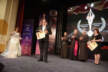 شاهد .. هاني شاكر ومحمد صبحي وأحمد عبد العزيز مكرمين في مهرجان المركز الكاثوليكي