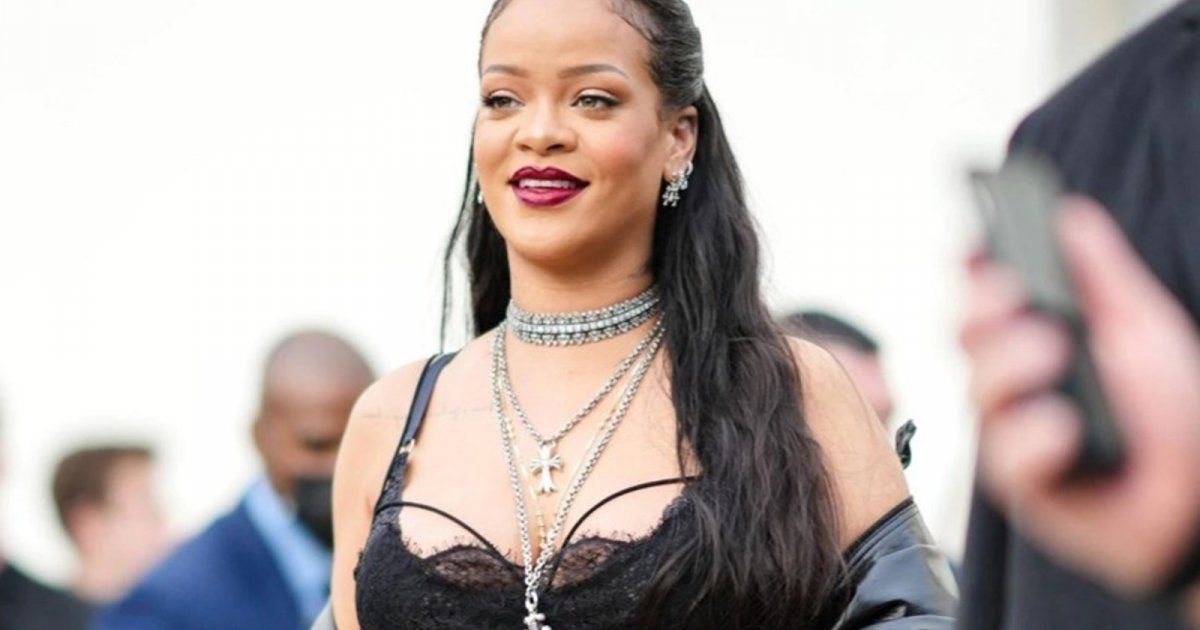 شاهد .. الظهور الأول لـ ريهانا بعد وضعها مولودها.. وهذا ما ارتدته