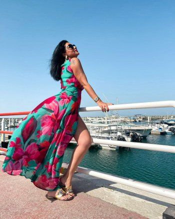 شاهد .. رانيا يوسف تستمتع بإجازتها الصيفية.. وهذه إطلالتها