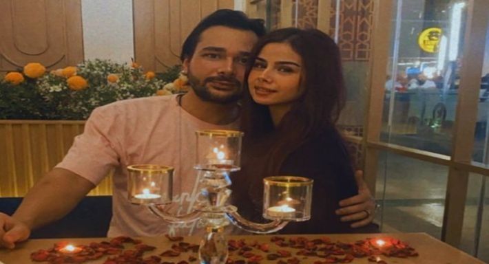 محمود المهدي يعلن زواجه من منة عرفة – للمرة المليون