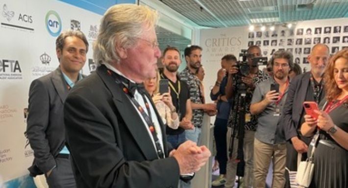 من مهرجان كان – حسين فهمي ينعي سمير صبري