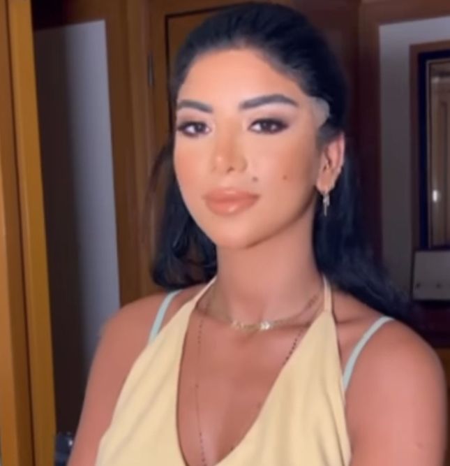 كارولين عزمي تخطف الانظار بمكياج جذاب – شاهد