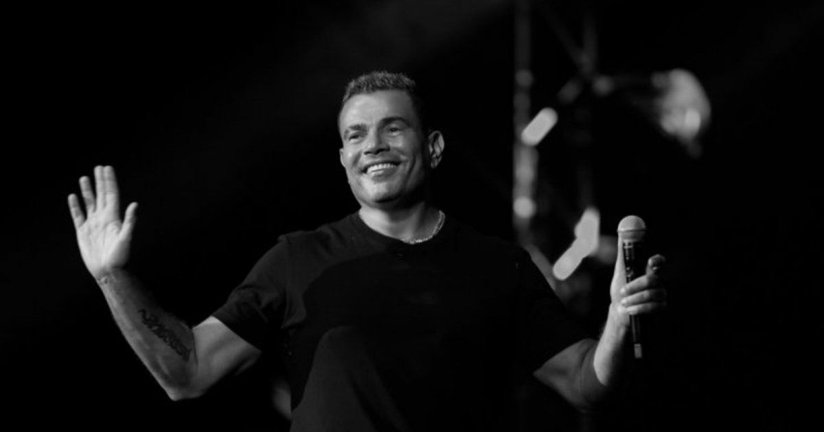 شاهد .. بالفيديو- عمرو دياب يحقق نجاحا لافتا في جديده الفني "اللي يمشي يمشي" والجمهور يتفاعل