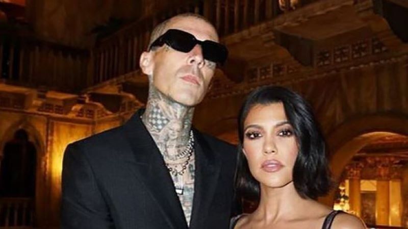 شاهد .. بالصورة - من صمم فستان زفاف كورتني كارداشيان؟