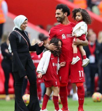 شاهد .. زوجة محمد صلاح تشاركه هذا الإحتفال.. وتغير كبير بشكلها الخارجي