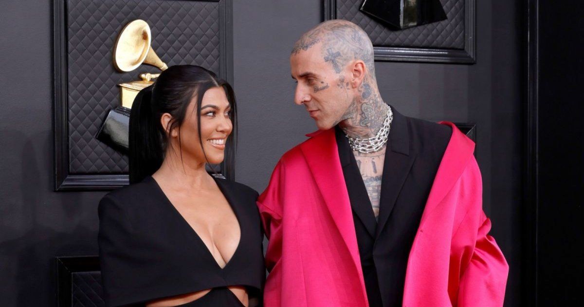 شاهد .. الصور الاولى من زفاف كورتني كارداشيان وترافيس باركر وفستانها الغريب يثير الدهشة