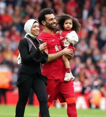 شاهد .. زوجة محمد صلاح تشاركه هذا الإحتفال.. وتغير كبير بشكلها الخارجي