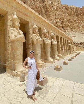 شاهد .. نسرين طافش بفستان أبيض وإطلالة حيوية.. والجمهور يتفاعل