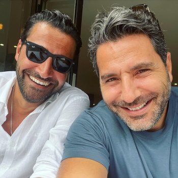 شاهد .. بالصورة - وسام بريدي يطل مع أحد أصدقائه من مدينة كان