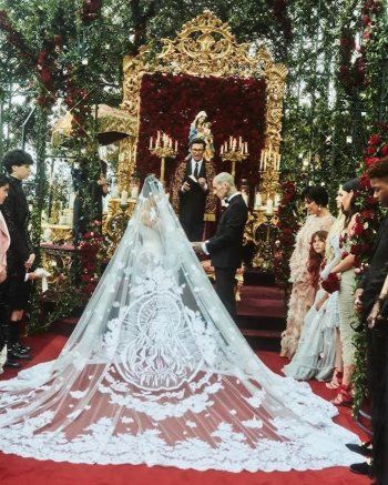 شاهد .. بالصورة - من صمم فستان زفاف كورتني كارداشيان؟