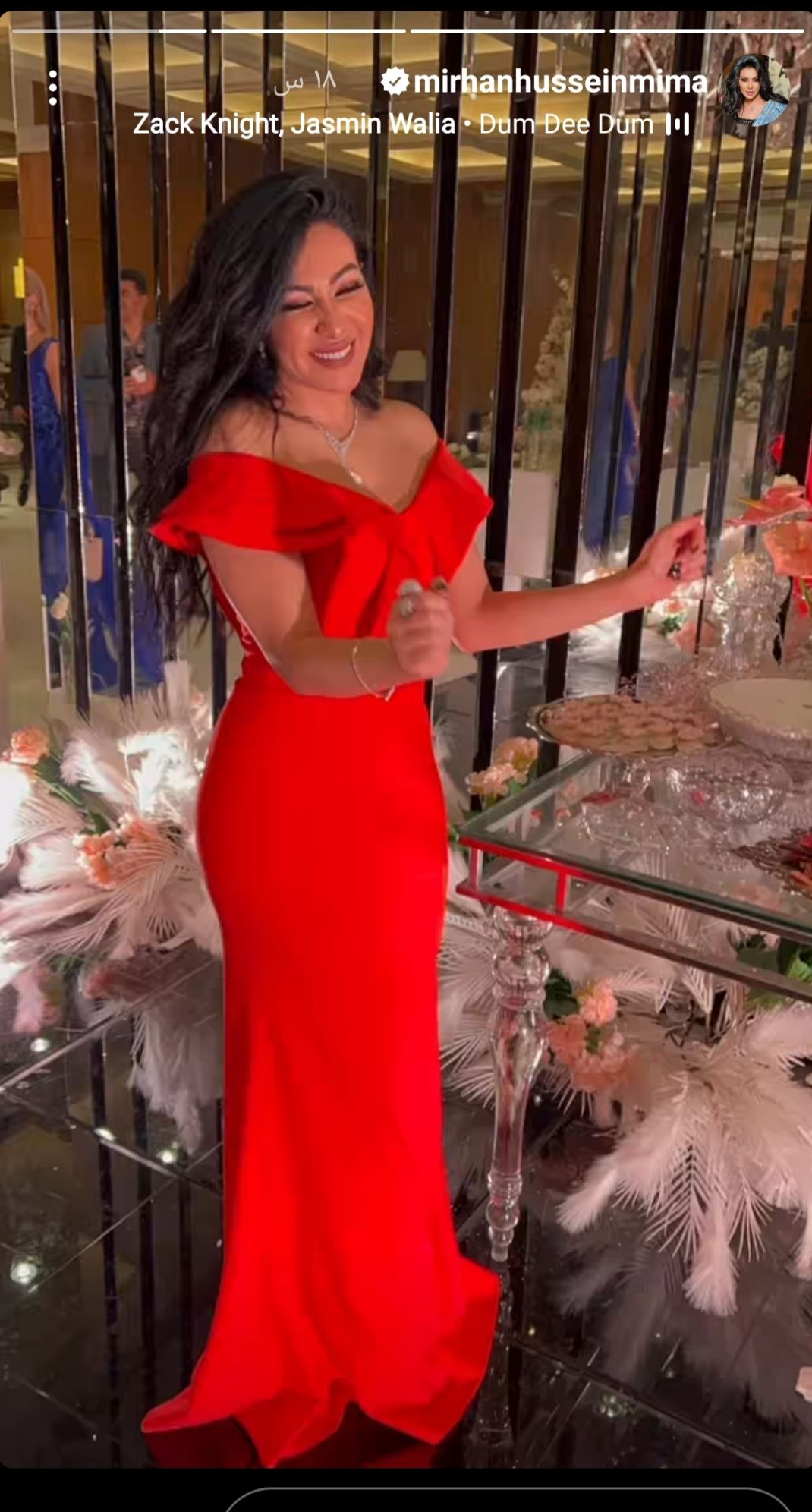 بالاحمر الناري.. ميرهان حسين تخطف الانظار من حفل زفاف بوسي- شاهد