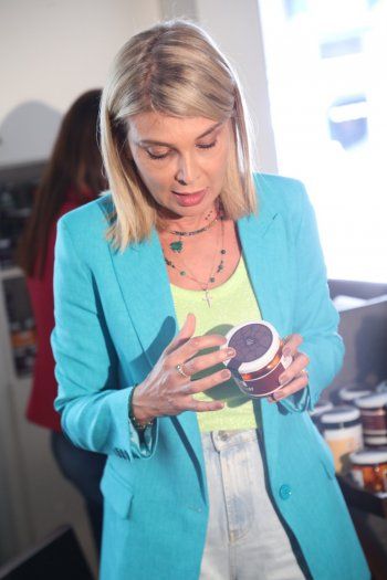 شاهد .. داليا داغر تطلق مبادرتها الجديدة من باريس بهدف دعم الإنتاج اللبناني