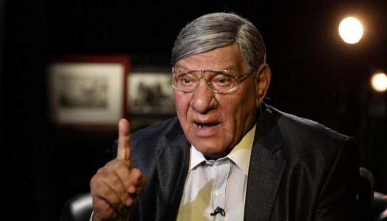 مفيد فوزى يغادر المستشفي ويطمئن جمهوره : أنا بخير