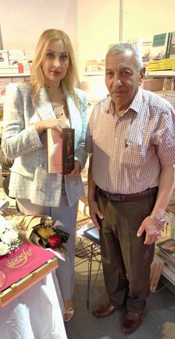 شاهد .. بالصور- زينة جرادي توقع مؤلفاتها بالعراق