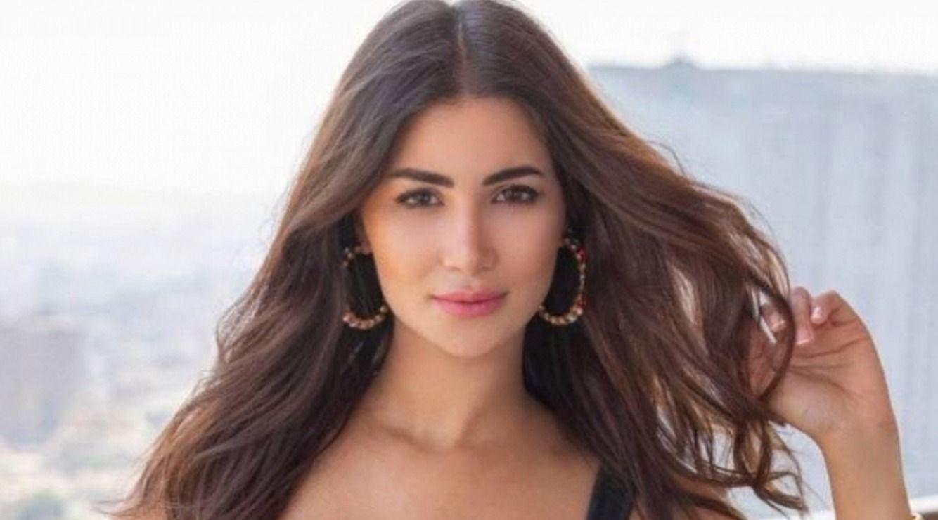 هدي الإتربي بتتمشي في شوارع إيطاليا – شاهد