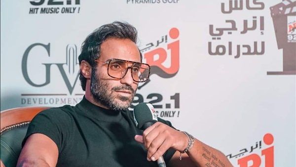تمارين شاقة لـ”أحمد فهمي” داخل الجيم – شاهد