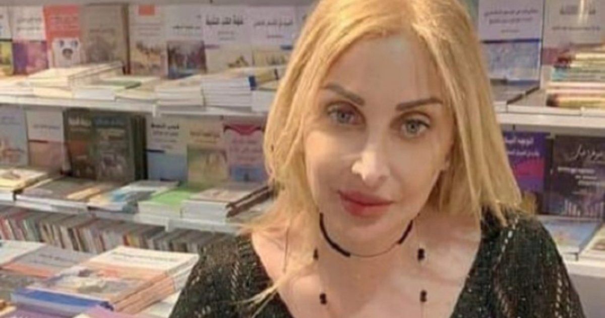 شاهد .. بالصور- زينة جرادي توقع مؤلفاتها بالعراق