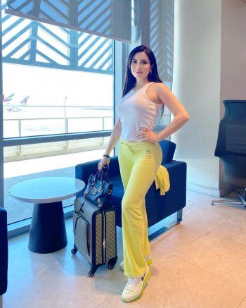 شاهد .. نسرين طافش بإطلالة كاجوال من المطار.. وهذا ما قالته عن السفر