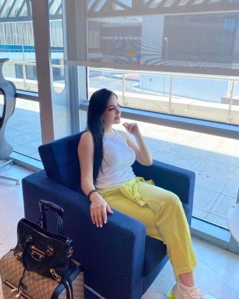 شاهد .. نسرين طافش بإطلالة كاجوال من المطار.. وهذا ما قالته عن السفر